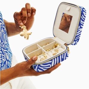 NWT Lilly Pulitzer Jewelry Case Martinique Blue Zee Bebe